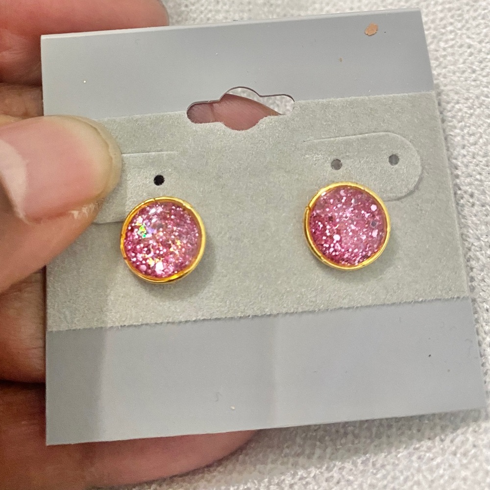 Goldtone 8mm Pink Resin Glittery Earrings Stud